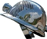 Каска скульптура абстрактная скульптура из нержавеющей стали на заказ — Радужный ХМАО ЮГРА